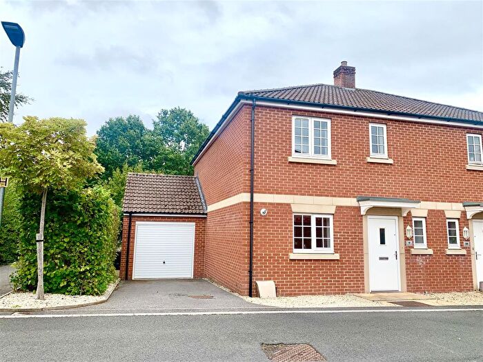 3 Bedroom Semi-Detached House To Rent In Wordsworth Way, Devizes, SN10