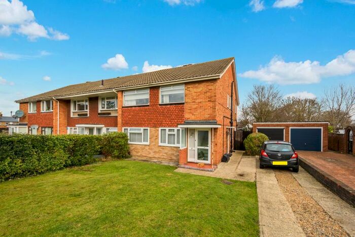 2 Bedroom Maisonette To Rent In Lydd Close, Sidcup, DA14