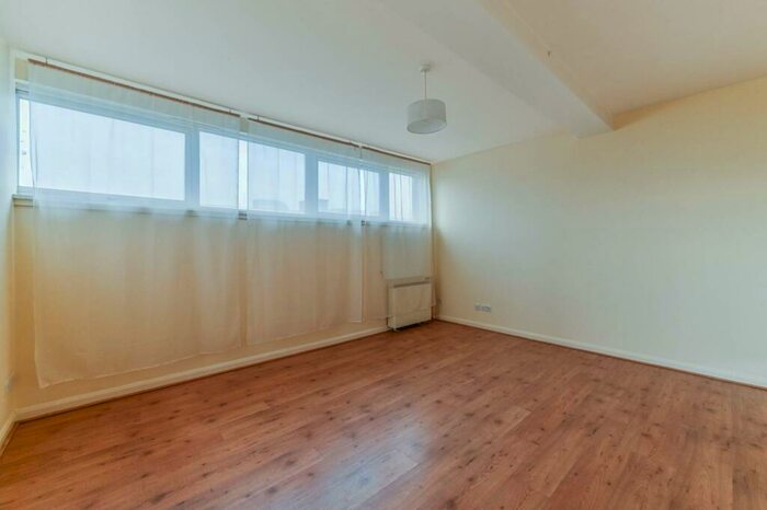 2 Bedroom Flat To Rent In Station Road, London, , South Norwood, London, SE25