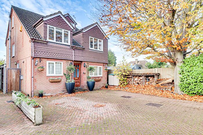 5 Bedroom Detached House For Sale In Magnolia Close, Park Street, St. Albans, AL2