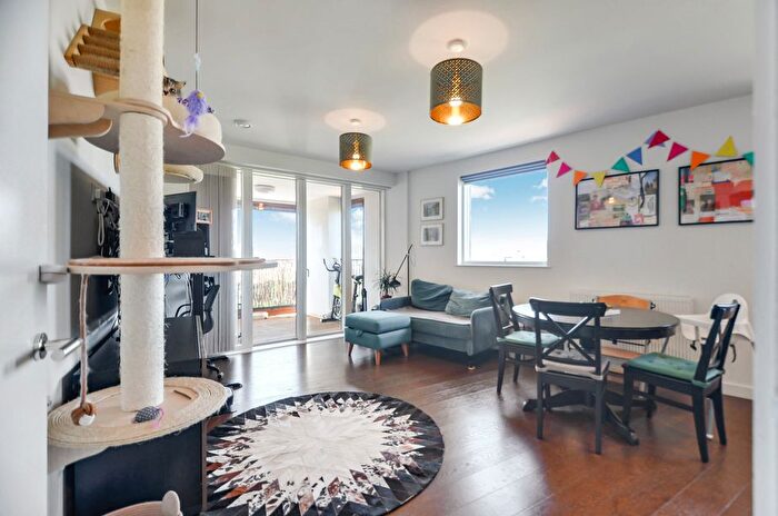 2 Bedroom Flat For Sale In Kenneth Way, London, W5