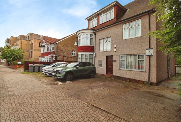 3 Bedroom Maisonette For Sale In Kenton Road, Kenton, Harrow, HA3