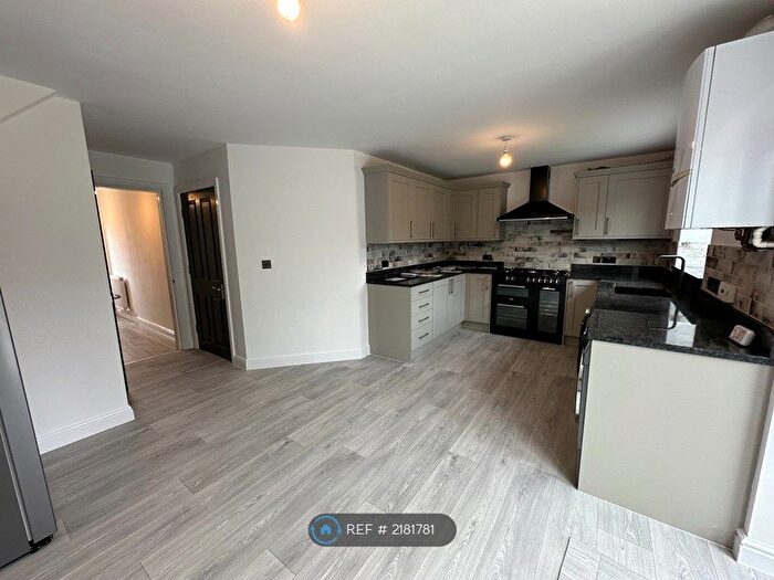 3 Bedroom Semi-Detached House To Rent In Park Avenue, Selby, YO8