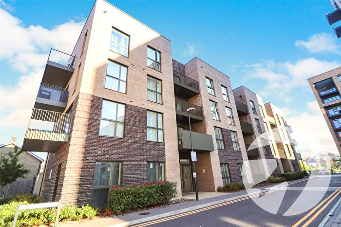 2 Bedroom Flat For Sale In Thistle Close, Erith, DA8