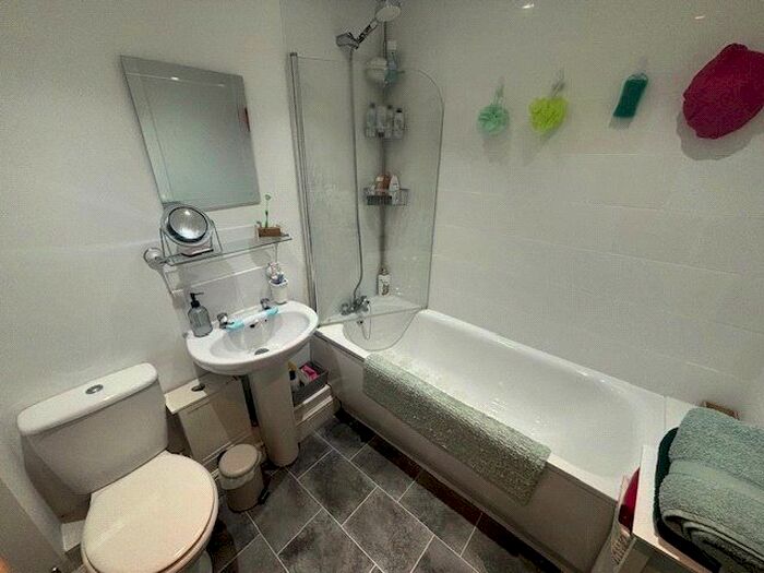 1 Bedroom Flat To Rent In Queen Street, Ramsgate, Kent, CT11