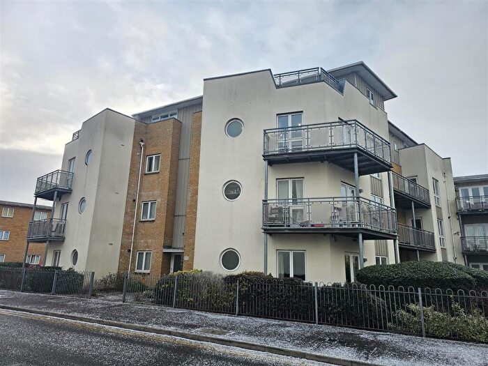 2 Bedroom Apartment To Rent In Bridge Wharf, Chertsey, KT16