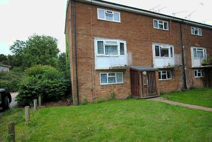 2 Bedroom Maisonette Flat To Rent In Pattiswick Square, Basildon, SS14
