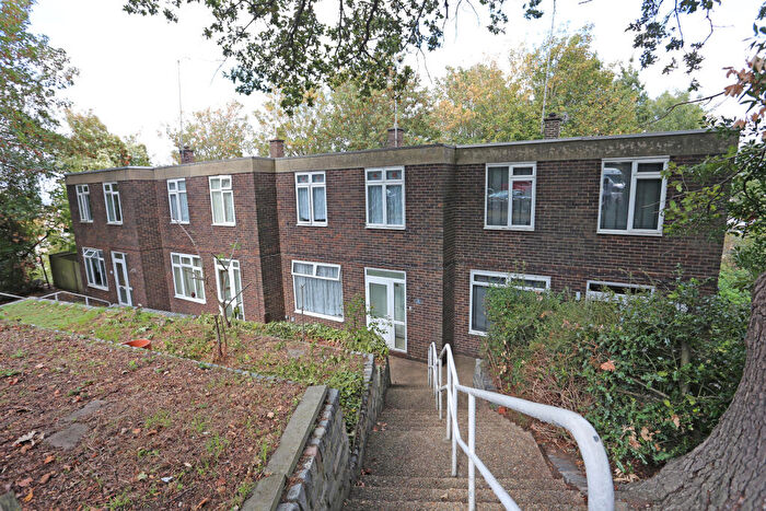 Terraced House To Rent In Felspar Close, Plumstead, Greenwich, SE18