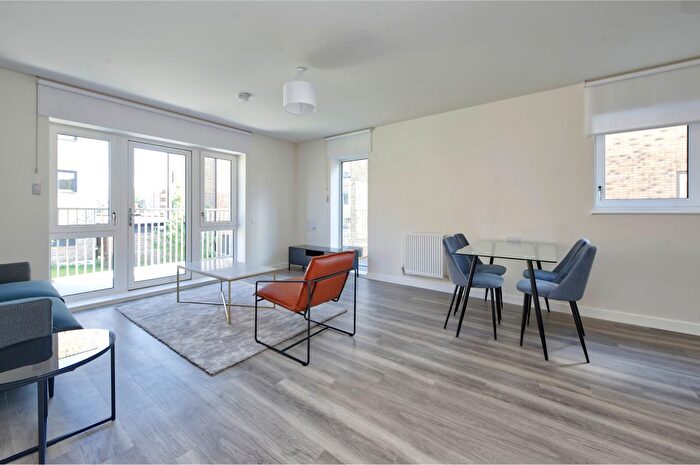 2 Bedroom Flat To Rent In Plum Mews, Springfield Parkside, Tooting, London, SW17