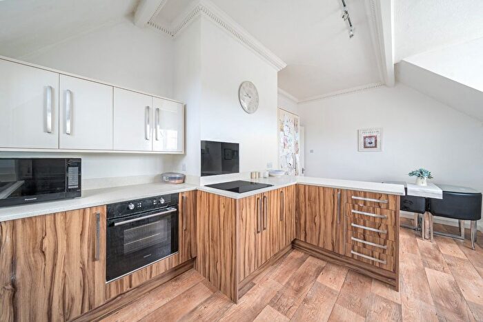 2 Bedroom Flat For Sale In Catisfield Lane, Fareham, Hampshire, PO15