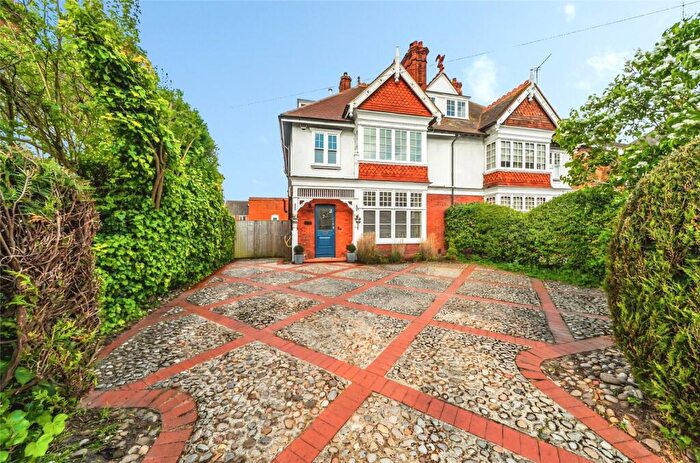 5 Bedroom Semi Detached House For Sale In Furze Platt Road, Maidenhead, Berkshire, SL6