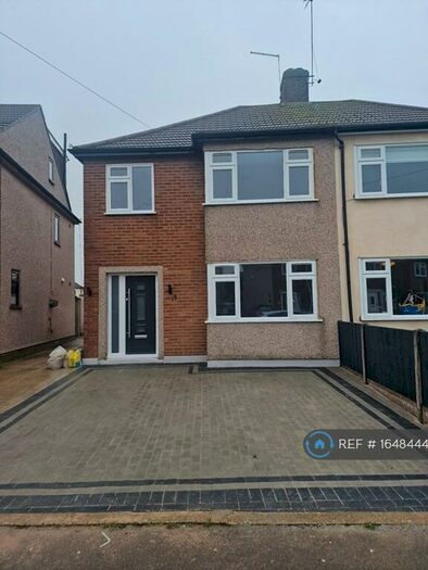 3 Bedroom Semi-Detached House To Rent In Prospect Avenue, Stanford-Le-Hope, SS17