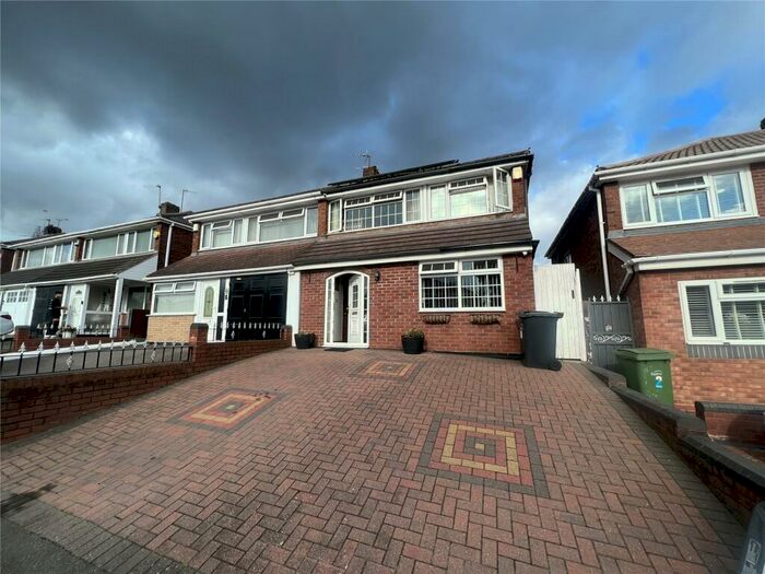 3 Bedroom Semi-Detached House To Rent In Spring Parklands, Dudley, West Midlands, DY1