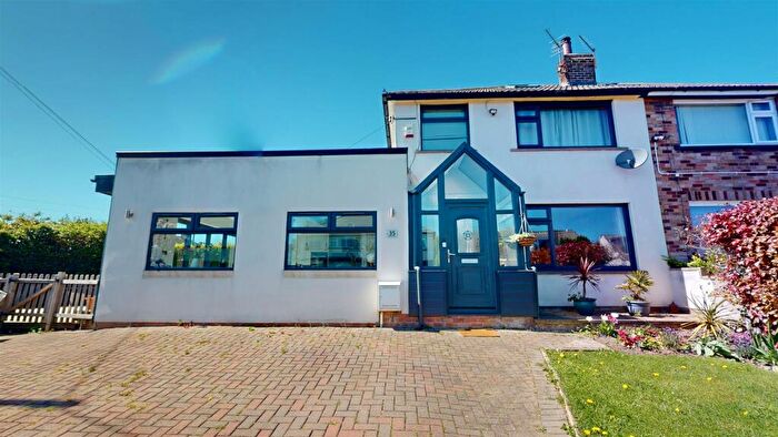 4 Bedroom Semi-Detached House For Sale In Daleson Close, Northowram, Halifax, HX3