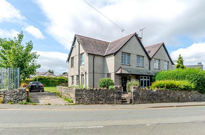 5 Bedroom Semi-Detached House For Sale In Llanberis Road, Caernarfon, Gwynedd, LL55