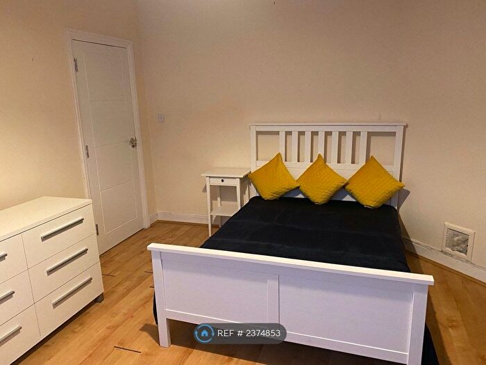 1 Bedroom Flat To Rent In Steventon Road, London, W12
