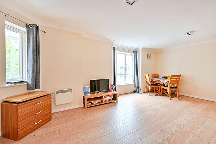 2 Bedroom Flat For Sale In Dominion Close, Hounslow, TW3