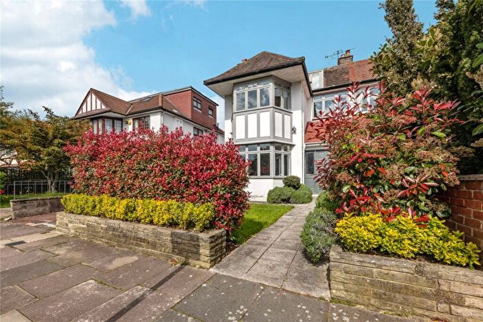 4 Bedroom House To Rent In Mount Pleasant Road, Queen's Park, NW10