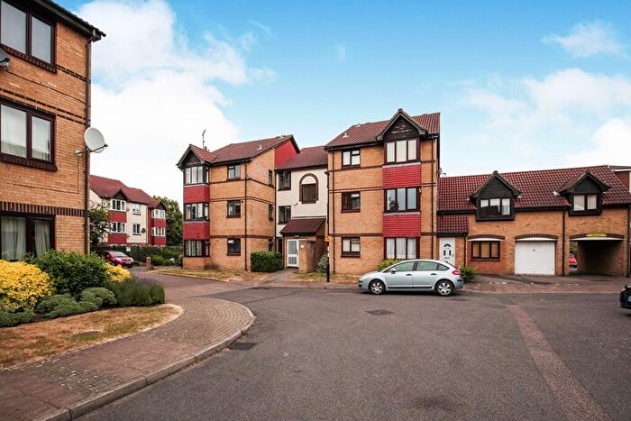 Apartment To Rent In Sterling Gardens, London, SE14