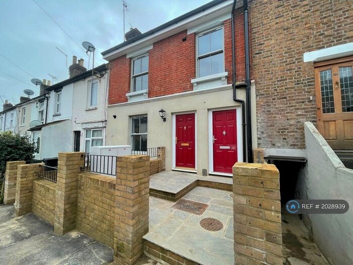 3 Bedroom Maisonette To Rent In Dover Street, Maidstone, ME16