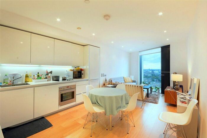 2 Bedroom Flat To Rent In Walworth Road, Elephant And Castle, London, SE1