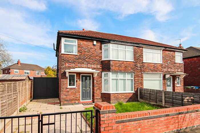 3 Bedroom Semi-Detached House To Rent In Clevedon Avenue, Urmston, Manchester, M41