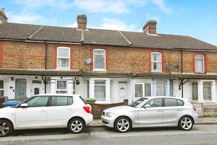 3 Bedroom Terraced House For Sale In Shakespeare Road, Sittingbourne, Kent, ME10