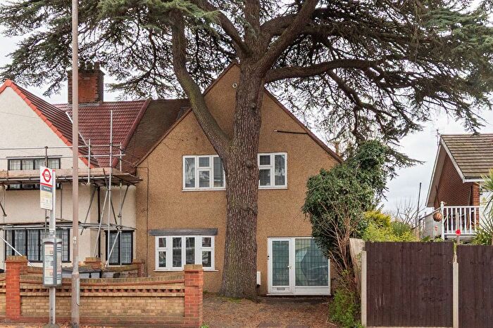 5 Bedroom Semi Detached House For Sale In Church Hill, Loughton, IG10