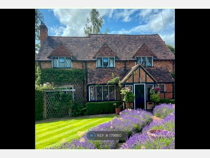 4 Bedroom Detached House To Rent In Eghams Wood Road, Beaconsfield, HP9