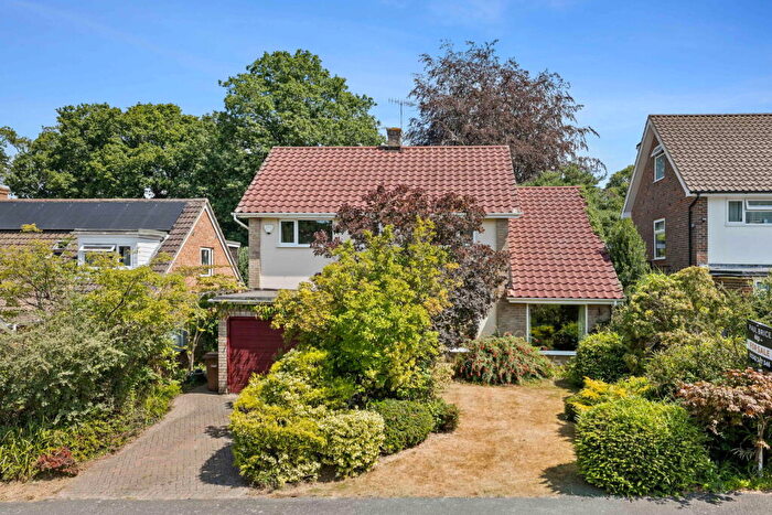 3 Bedroom Detached House For Sale In Beacon Hill, Dormansland, RH7