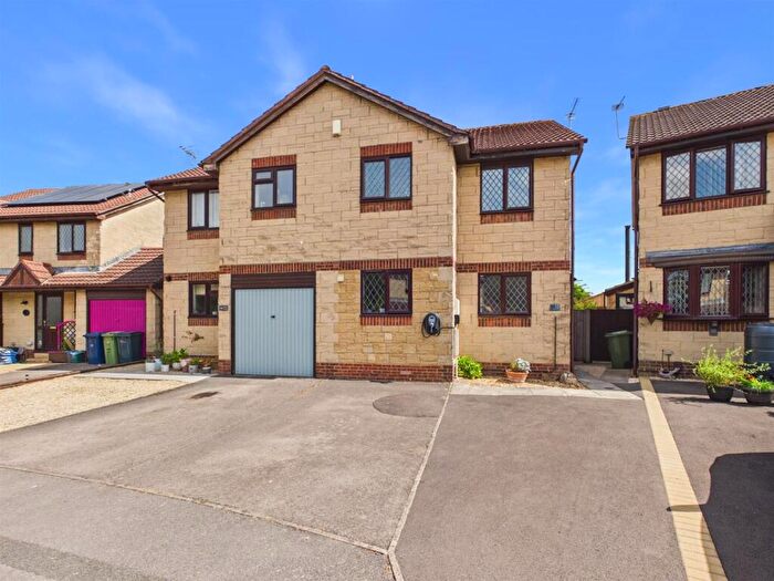 3 Bedroom Semi-Detached House For Sale In Essex Close, Churchdown, Gloucester, GL3