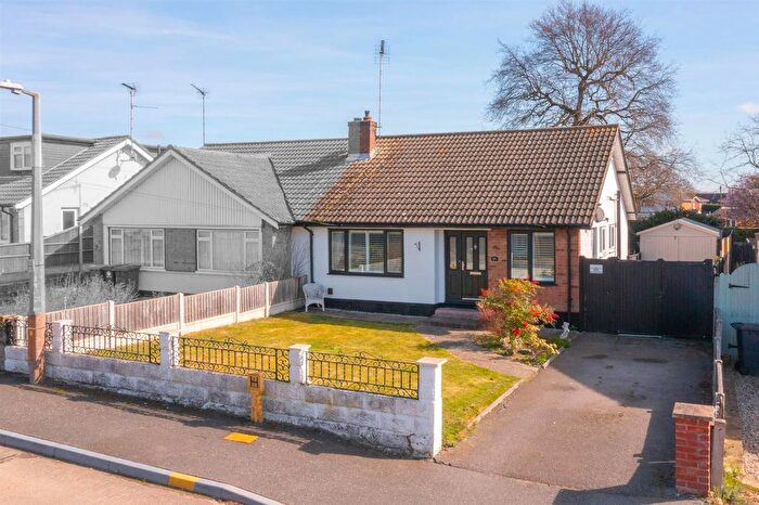 2 Bedroom Semi Detached Bungalow For Sale In Hawkwell Chase, Hockley, SS5