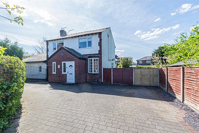4 Bedroom Detached House For Sale In Fairfield Gardens, Stockton Heath, Warrington, WA4