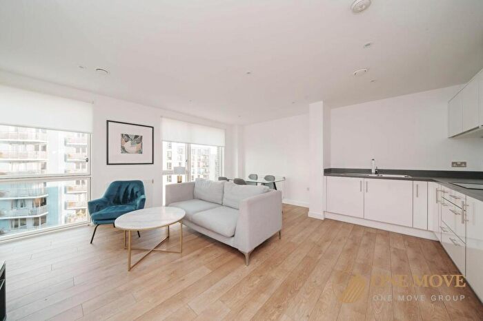 2 Bedroom Flat To Rent In Cooks Road, London, E15