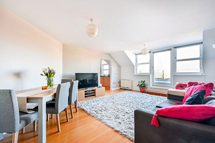 3 Bedroom Flat To Rent In Sydenham Road, Guildford, GU1