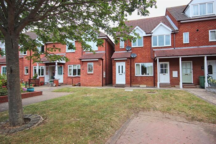 1 Bedroom Flat For Sale In Mascotte Gardens, Hornsea, HU18
