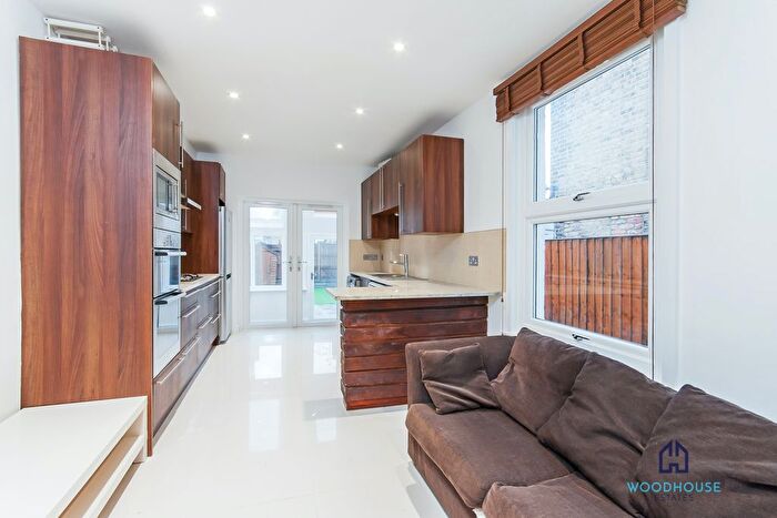 3 Bedroom Terraced House To Rent In Poynter Road, EN1