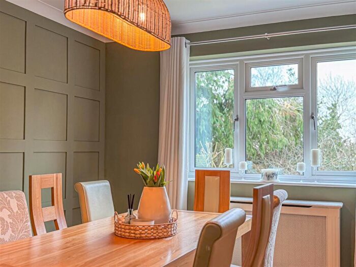 4 Bedroom Detached House For Sale In Bullwood Approach, Hockley, SS5