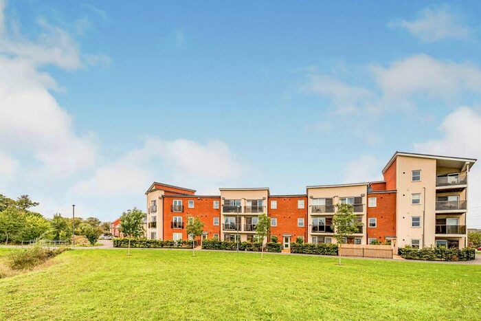 2 Bedroom Apartment For Sale In Pondecroft, Aylesbury, HP18