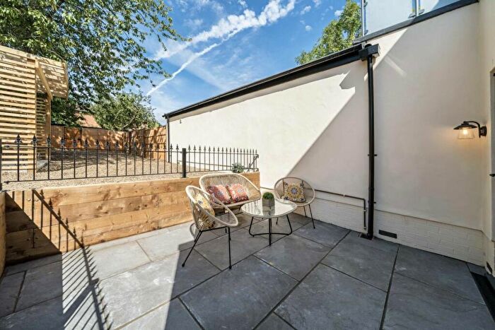 1 Bedroom Flat For Sale In Court Farm Road, Eltham, SE9
