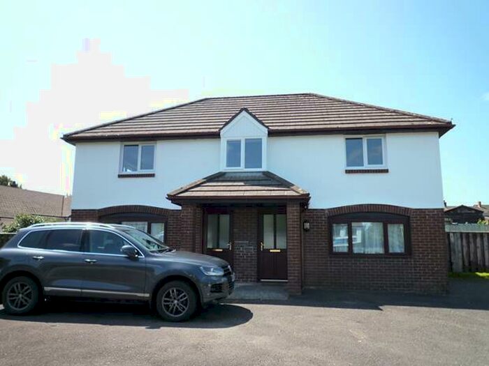 2 Bedroom Flat To Rent In Flat Langdon Court, Bradworthy, EX22