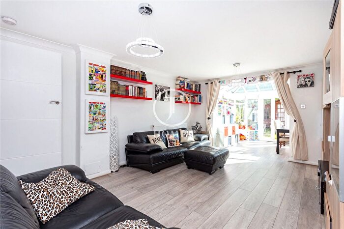 3 Bedroom Semi-detached House For Sale In Heton Gardens, London, NW4