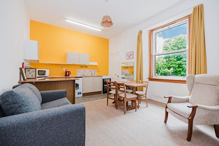1 Bedroom Flat To Rent In L Moncrieff Terrace, Edinburgh, EH9