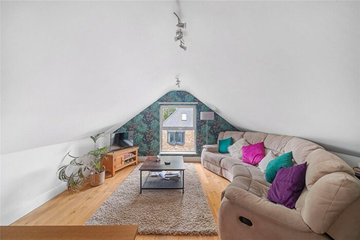 2 Bedroom Flat To Rent In South Park Road, London, SW19
