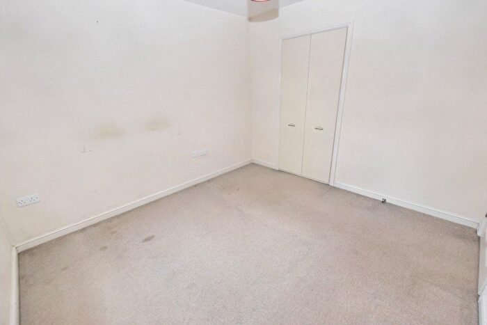 2 Bedroom Flat For Sale In Whitehall Road, Leeds, West Yorkshire, LS12