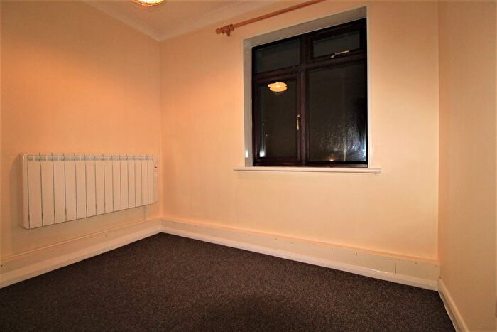 2 Bedroom Flat For Sale In Regents Close, Hayes, Middlesex, UB4