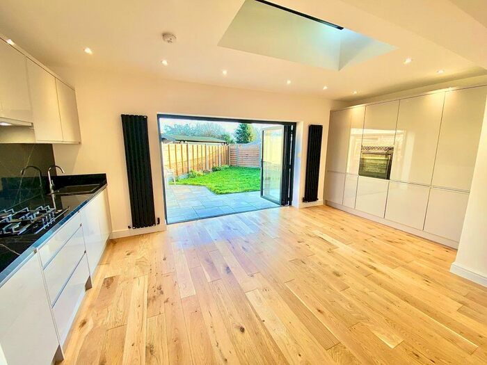 4 Bedroom House To Rent In Burrow Road, Chigwell, IG7
