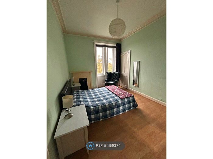 2 Bedroom Flat To Rent In Albion Place, Edinburgh, EH7