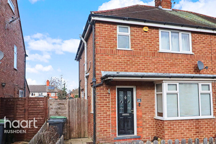 3 Bedroom Semi Detached House For Sale In Talbot Road, Rushden, NN10