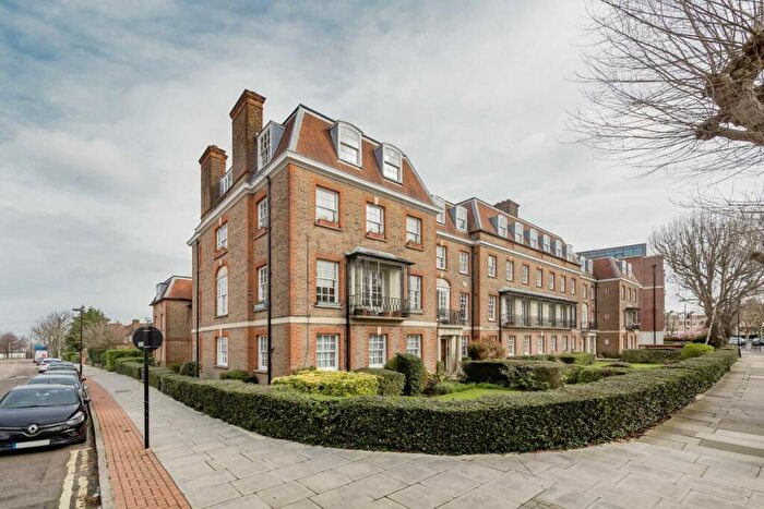 3 Bedroom Flat To Rent In Fortis Green, London, N10